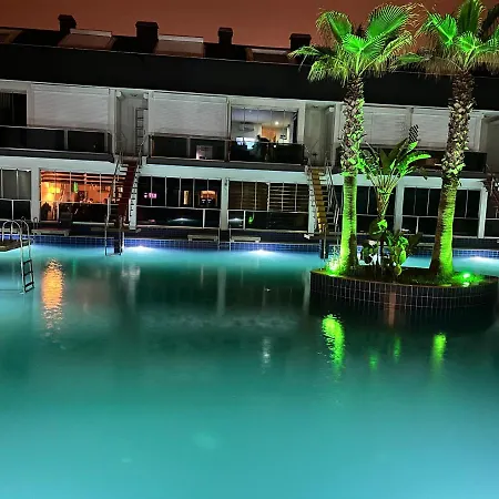 Essiz Konsept Daireden Havuza Ozel Girisli Apartment