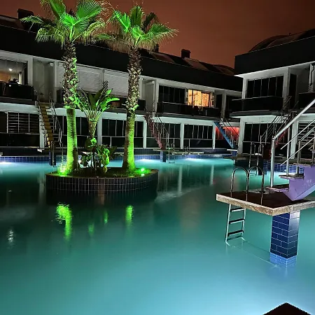 Essiz Konsept Daireden Havuza Ozel Girisli Apartment *