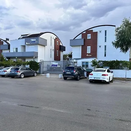 Essiz Konsept Daireden Havuza Ozel Girisli Antalya