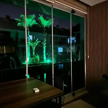 Essiz Konsept Daireden Havuza Ozel Girisli Apartment